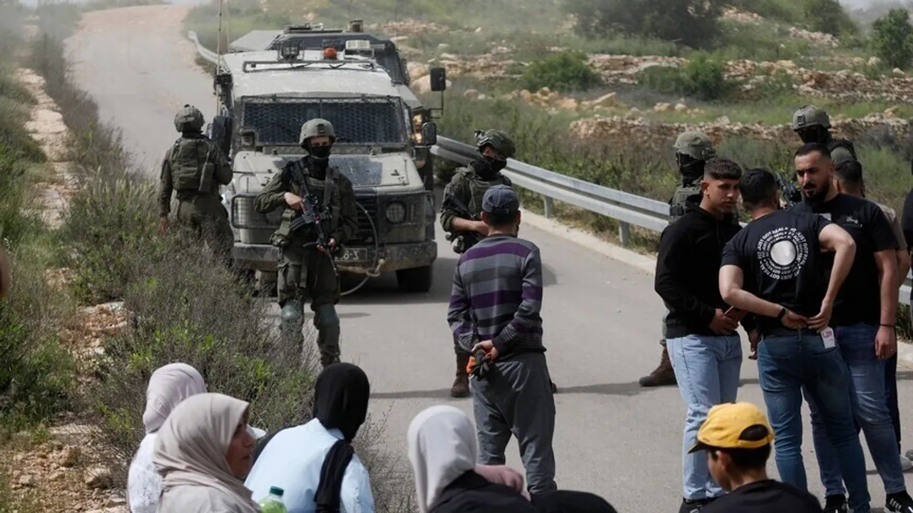 Izraelski doseljenici podigli zastavu Izraela tokom upada u džamiju Al-Aksa u Jerusalemu