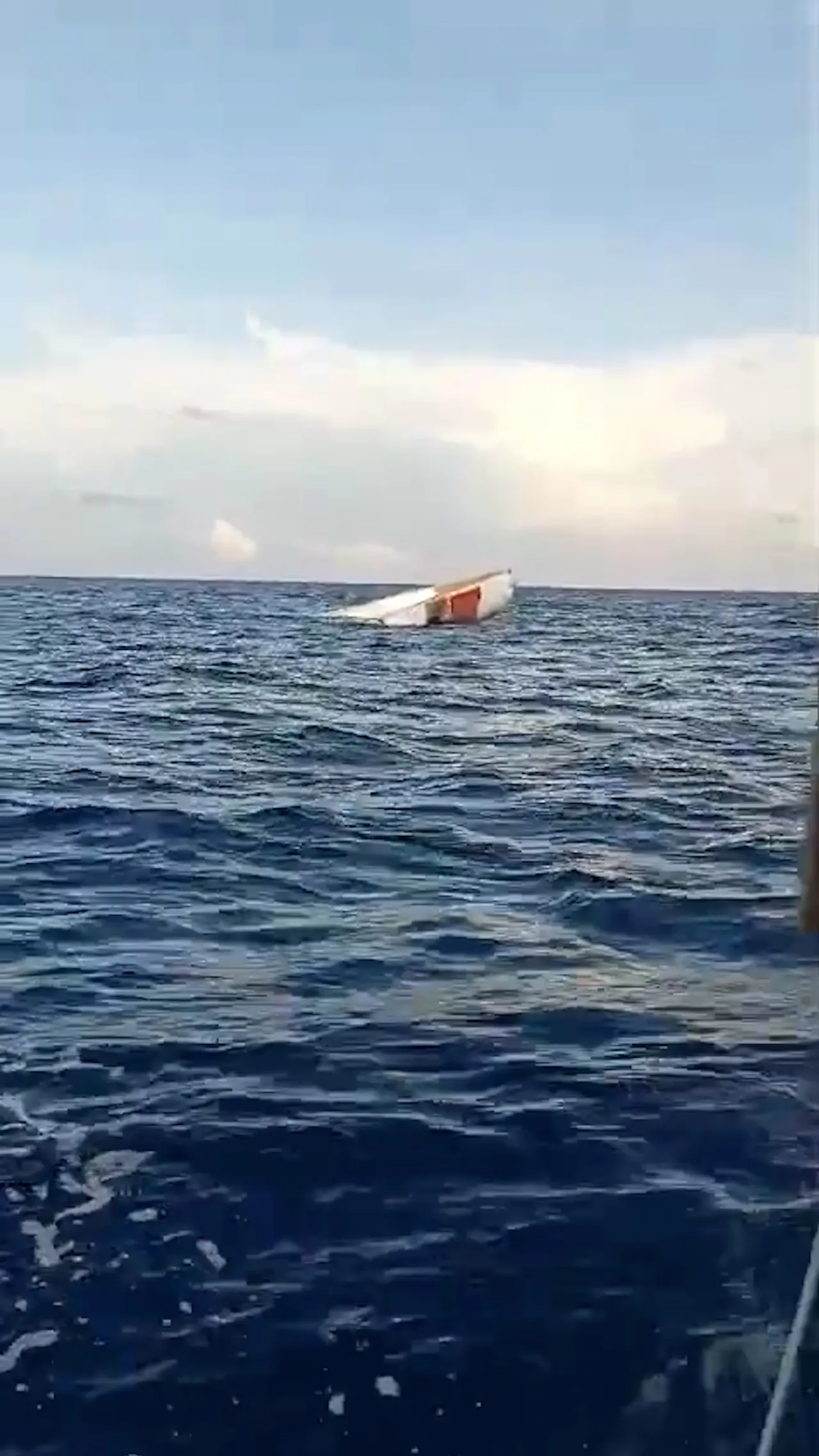 Nelayan temukan diduga puing pesawat di Perairan Natuna-Anambas