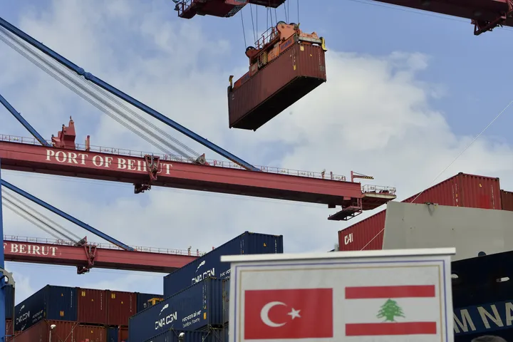 Türkiye schickt Hunderte Tonnen Hilfsgüter in den Libanon