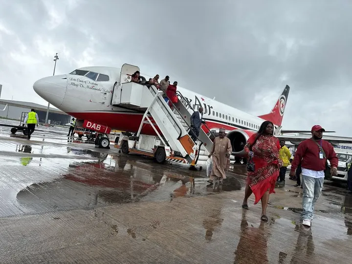 Nigeria dey move to stop airline shutdown with debt cancel and tax review