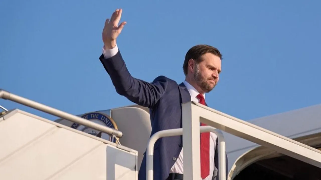 معاون رئیس‌جمهور آمریکا برای ادامه‌ مذاکره با ایران راهی پاکستان می‌شود