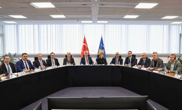 Kusari-Lila me homologun turk Bolat: Marrëdhëniet Kosovë–Türkiye të forta dhe me besim të ndërsjellë