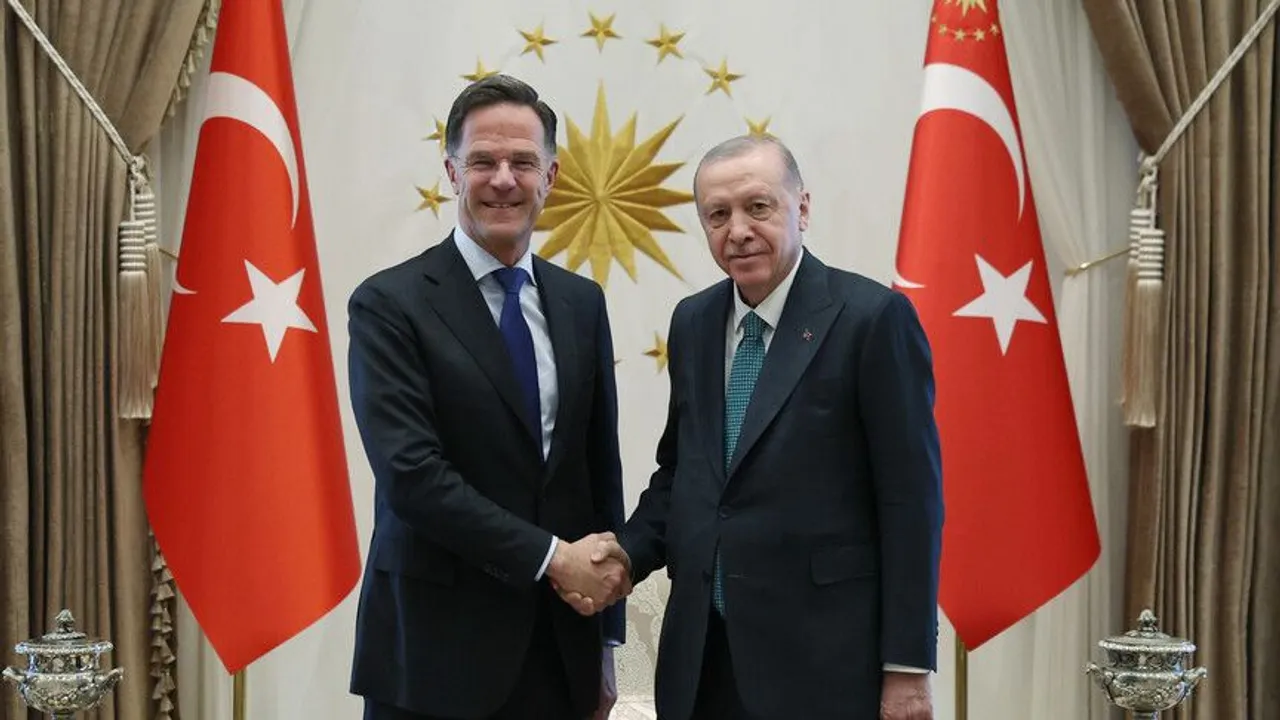 Presidenti Erdoğan pret në takim në Ankara shefin e NATO-s