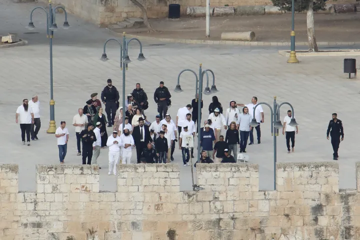 Illegal Israeli settlers storm Al-Aqsa Mosque amid tensions