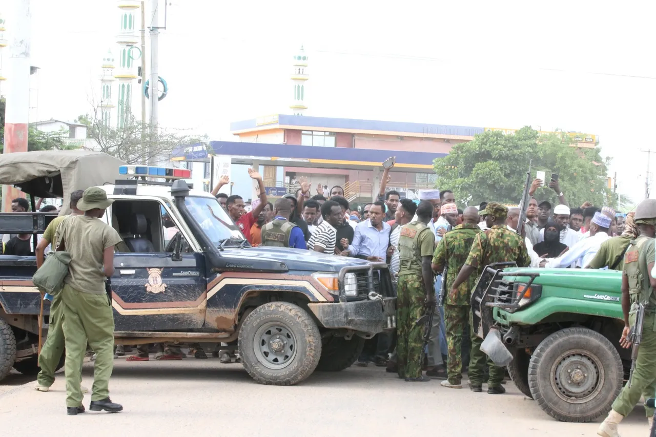 Dadweynaha iyo madaxda Gaarisa oo dalbaday cadaalad kaddib markii boolisku ay toogteen darawal tagsi