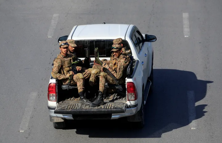 پاکستان وايي چې په شمال لویدیځ کې په نښتو کې ۲۲ ترهګر وژل شوي، او یو ماشوم په متقابل ډزو کې وژل شوی