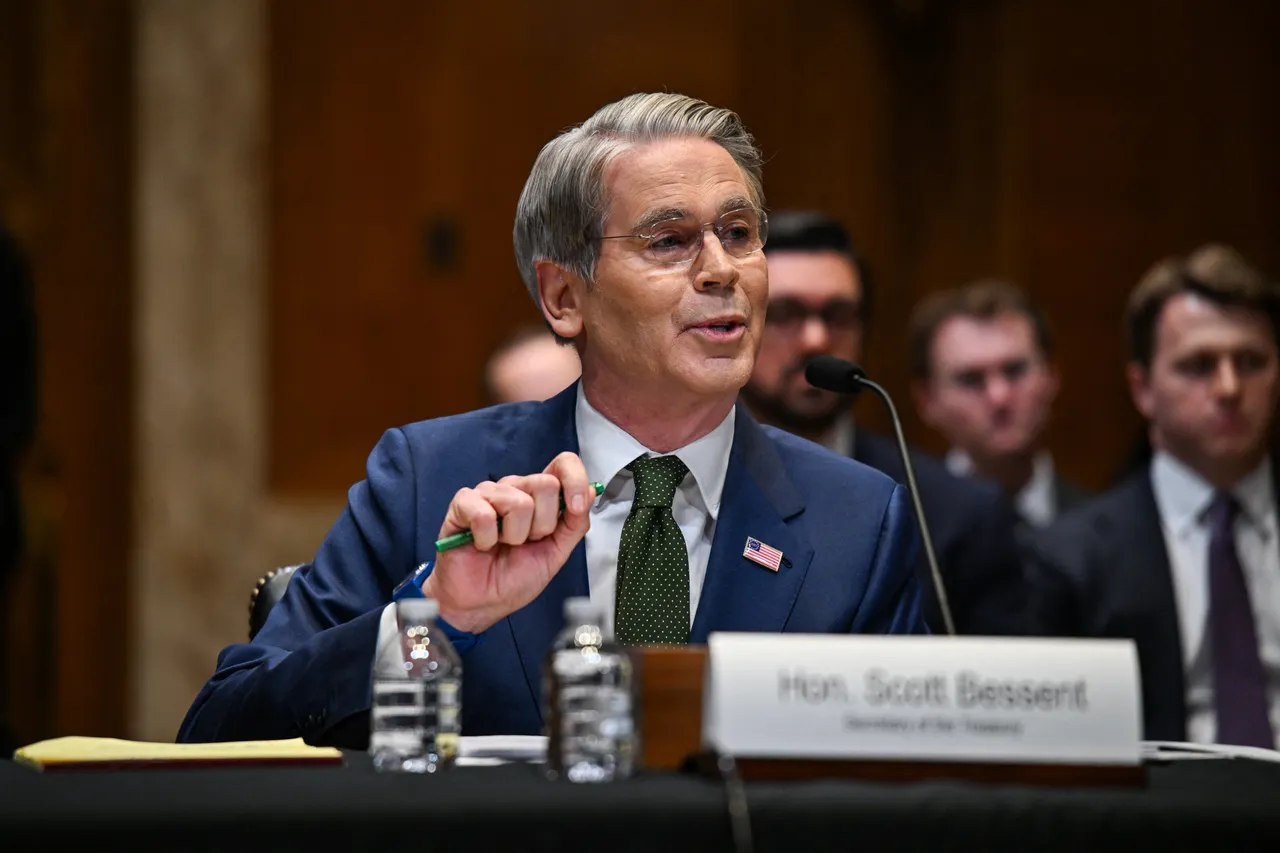 US warns of sanctions for businesses supporting Iranian airlines