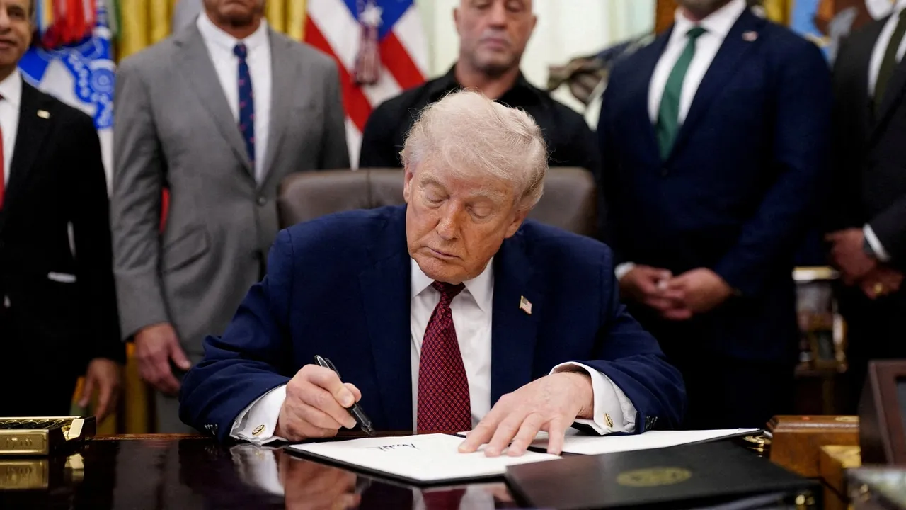 ترامپ: اگر تنگه هرمز را باز کنیم، هرگز توافقی به دست نخواهد آمد