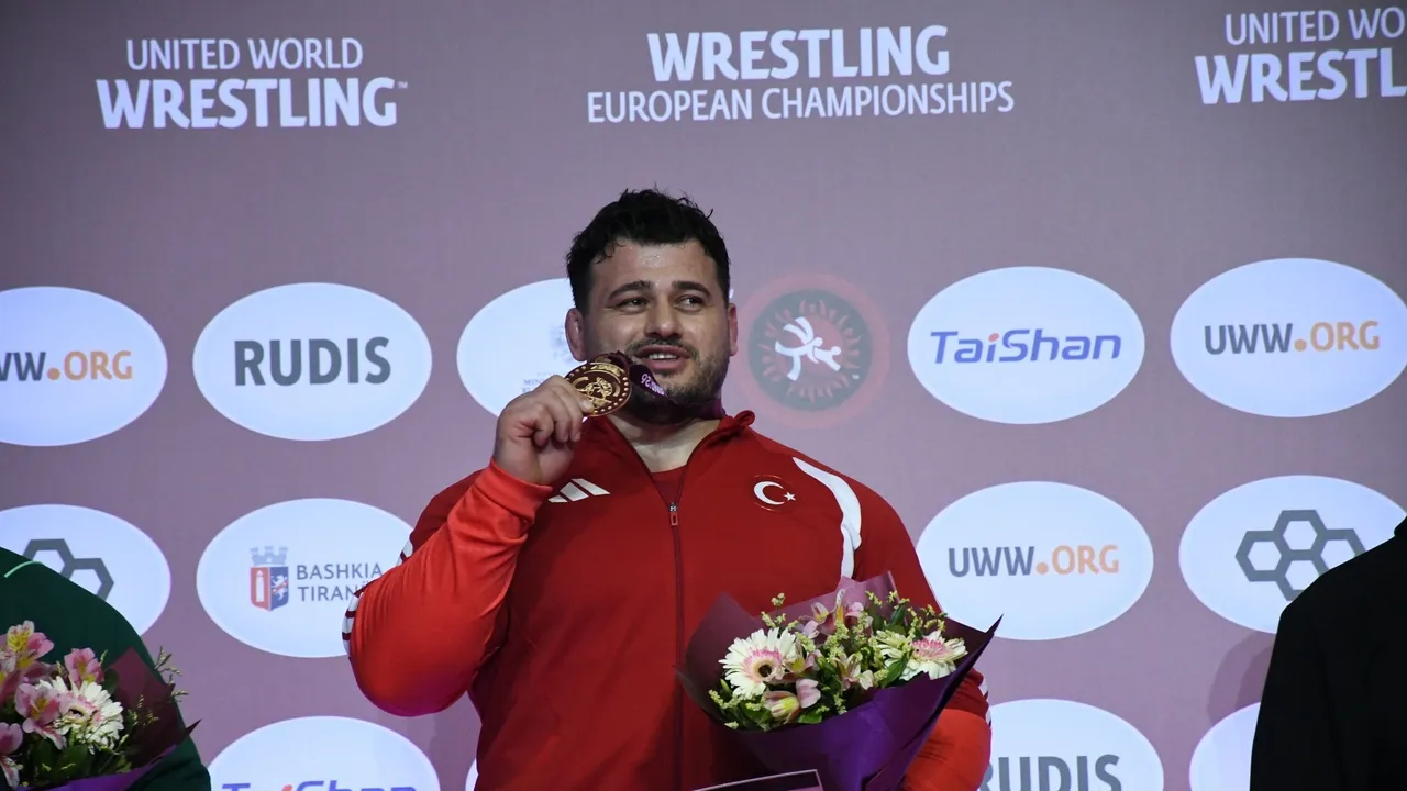 تاریخ‌سازی رضا کایا‌آلپ فرنگی‌کار ترک با فتح سیزدهمین قهرمانی اروپا