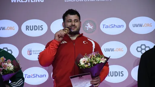 تاریخ‌سازی رضا کایا‌آلپ فرنگی‌کار ترک با فتح سیزدهمین قهرمانی اروپا