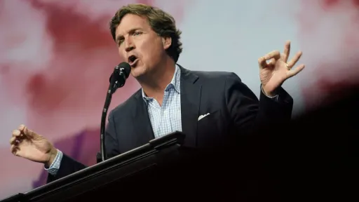 Такер Карлсон извинился за поддержку Трампа