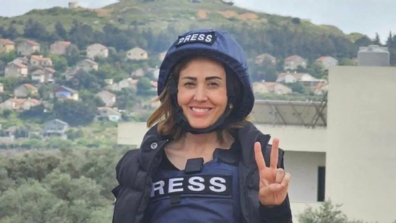 مقتل الصحفية آمال خليل وإصابة زميلة لها باستهداف منزل احتمتا فيه جنوبي لبنان