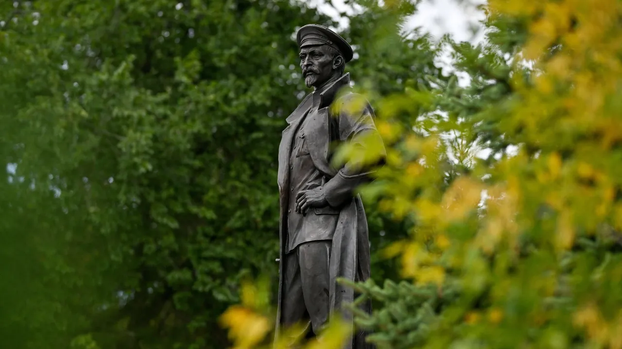 Путин вернул имя Дзержинского в ФСБ