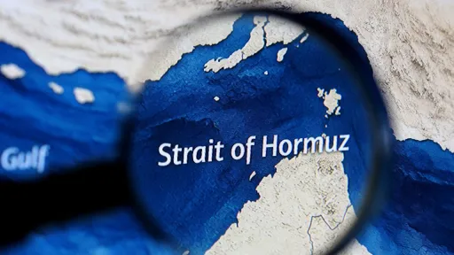 Иранские СМИ угрожают повреждением кабелей в Ормузском проливе