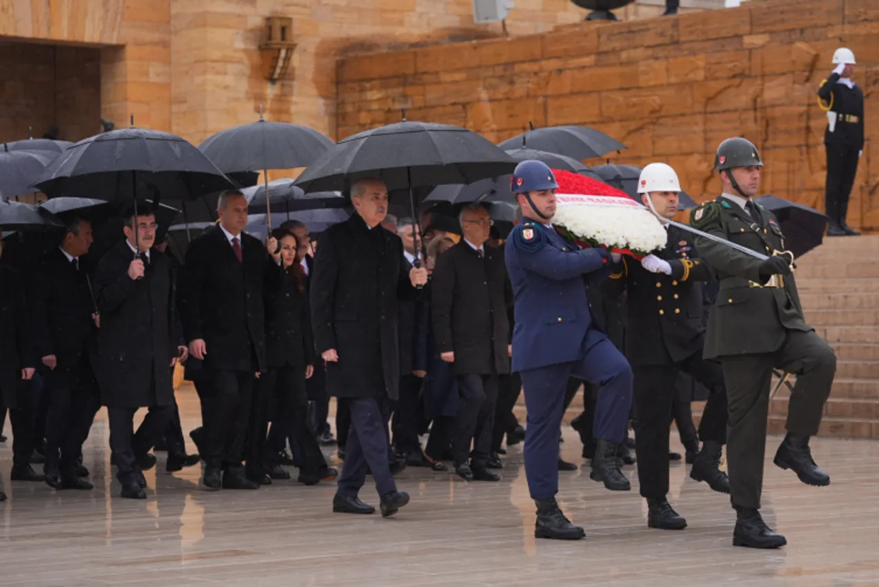 د تورکیې د ملي شورا رئیس نعمان کورتولموش په مشرۍ لوړپوړو دولتي چارواکو د اتاترک د مزار زیارت وکړ