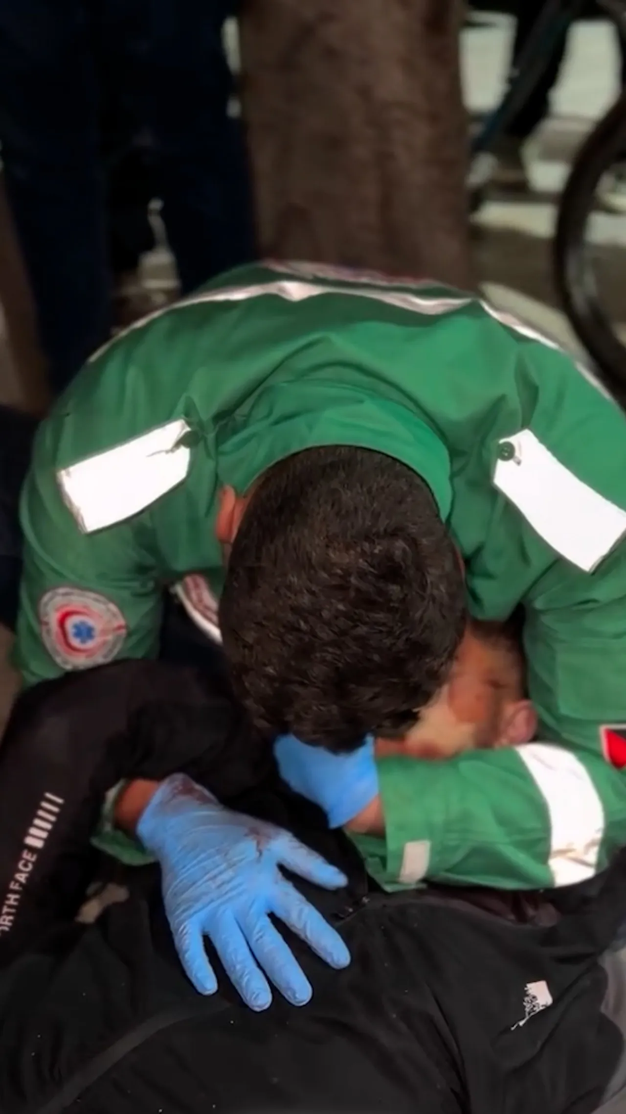 Petugas paramedis ini temukan saudaranya diantara korban serangan udara Israel