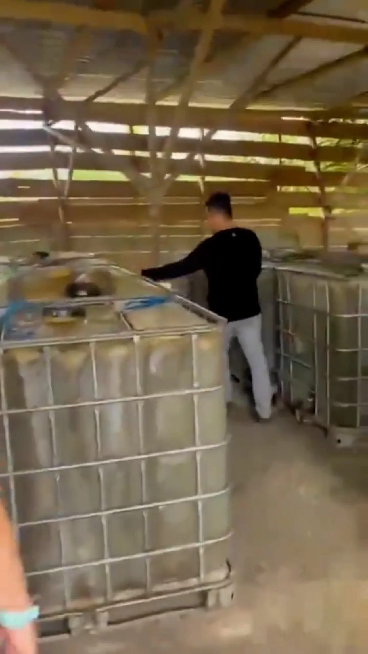 Polisi menggerebek gudang BBM ilegal di Musi Sulawesi Selatan