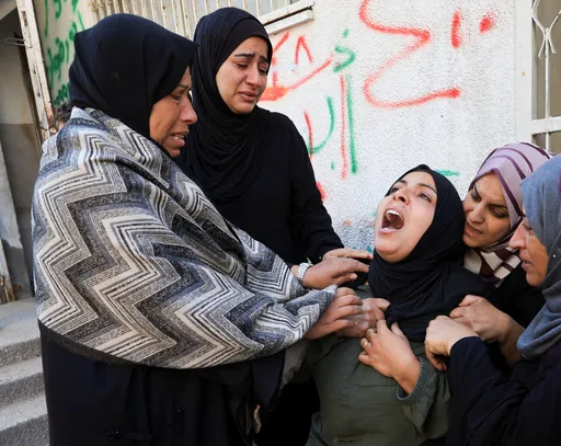 استشهاد 4 فلسطينيين وإصابة آخرين بغارات إسرائيلية وسط وجنوبي غزة