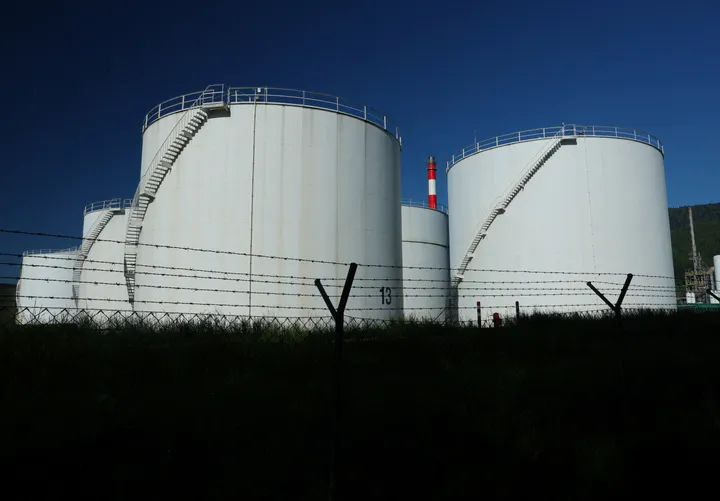 الطاقة الدولية تحذر من نفاد وقود الطائرات بأوروبا وسط ارتفاع أسعار النفط