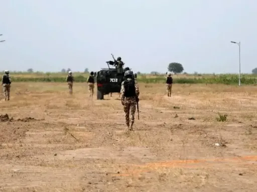 Suspeitos do Boko Haram matam pelo menos 20 pessoas em ataques a aldeias no nordeste da Nigéria