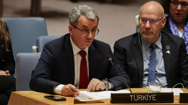 تركيا تدعو إسرائيل للانسحاب من المناطق التي تحتلها في سوريا وتدعم جهود دمشق في تجنب التصعيد