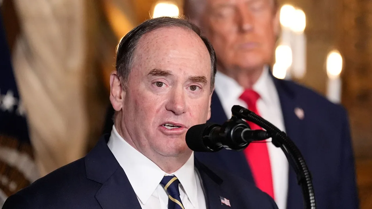 Глава ВМС США ушел в отставку