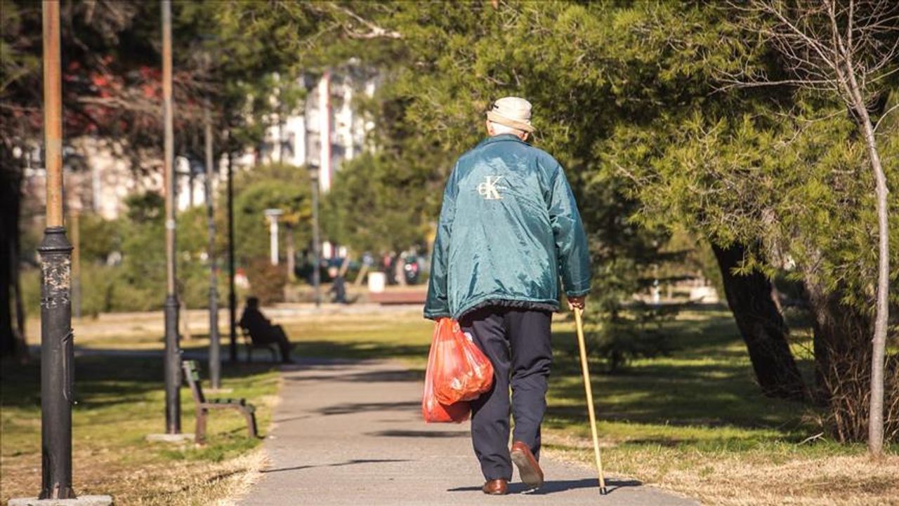 Mali i Zi rrit moshën e pensionimit në 67 vjeç