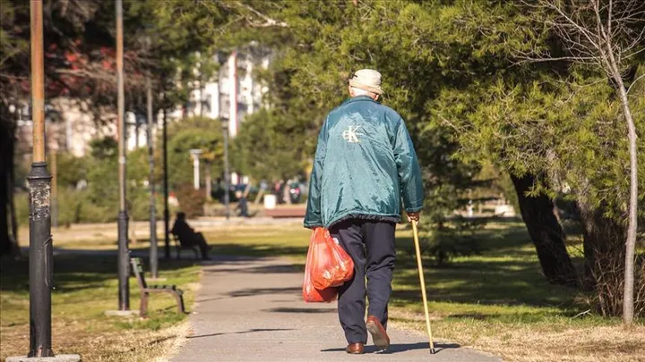 Mali i Zi rrit moshën e pensionimit në 67 vjeç