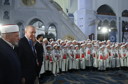 الرئيس أردوغان يشهد مراسم تخريج دفعة جديدة من حفّاظ القرآن في إسطنبول