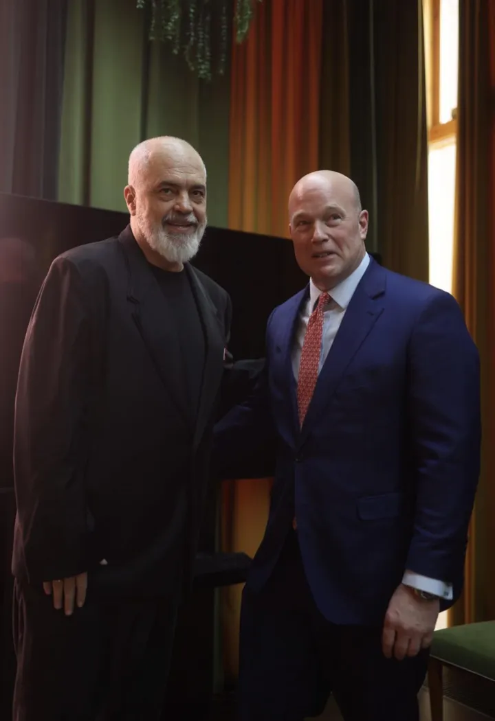 Rama pret në Tiranë ambasadorin e SHBA-së në NATO