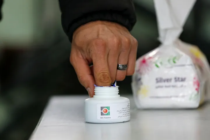 الانتخابات المحلية الفلسطينية.. الفصائل تتراجع والعشائر في المقدمة