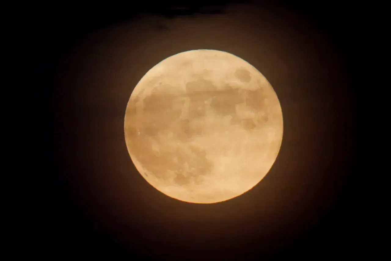 Кина објави откривање на два нови лунарни минерали