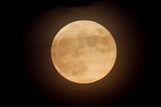 Кина објави откривање на два нови лунарни минерали