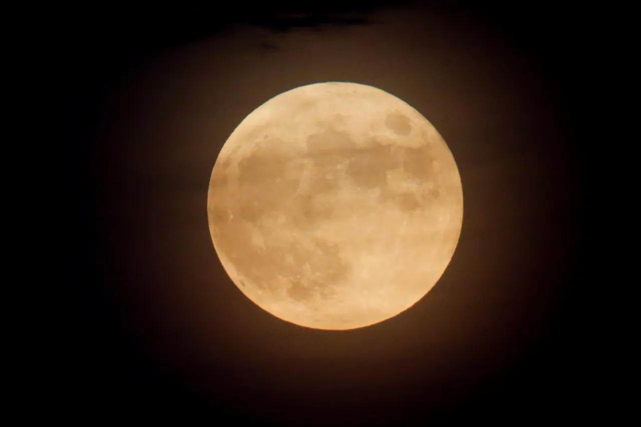 China announces discovery of two new lunar minerals