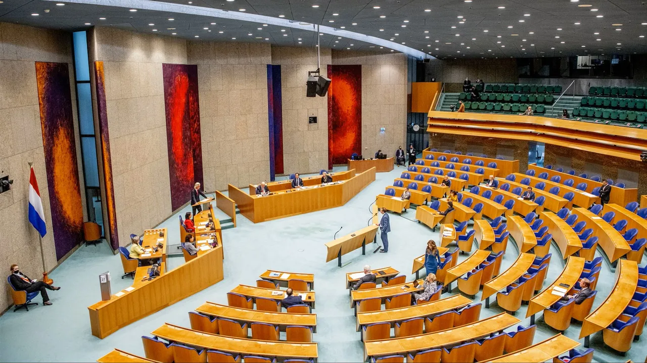 Eerste kamer verwerpt noodwet voor asielzoekers, tweede kamer houdt vooral PVV verantwoordelijk