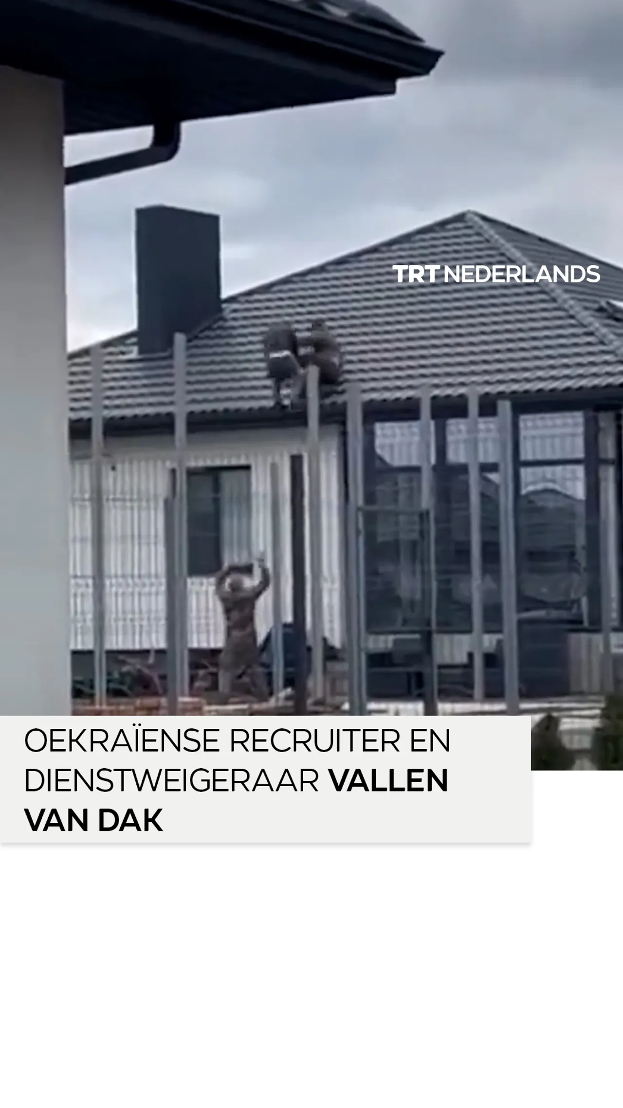 Oekraïense recruiter en dienstweigeraar vallen samen van het dak