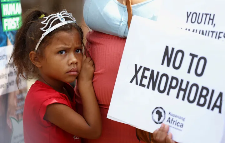 Nigeria dey push for peace with South Africa over anti-foreigner protest