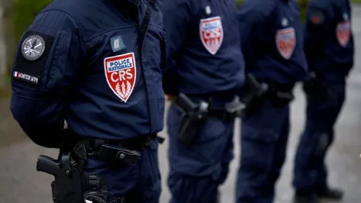 Nice: deux CRS poursuivis pour violences et vol après une agression filmée