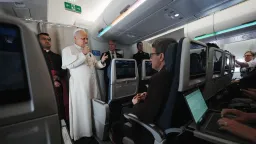 Папа римский носит фото убитого Израилем мальчика