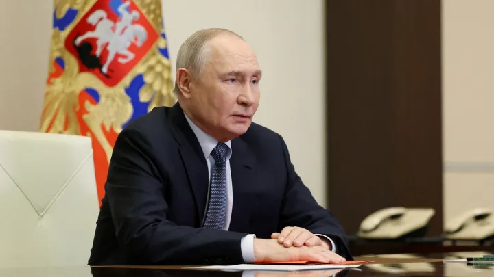 Рейтинг Путина снижается седьмую неделю подряд