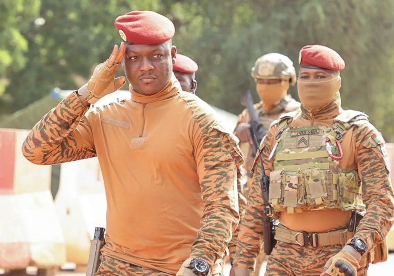 Le Burkina va recruter 100.000 civils comme réservistes dans l'armée