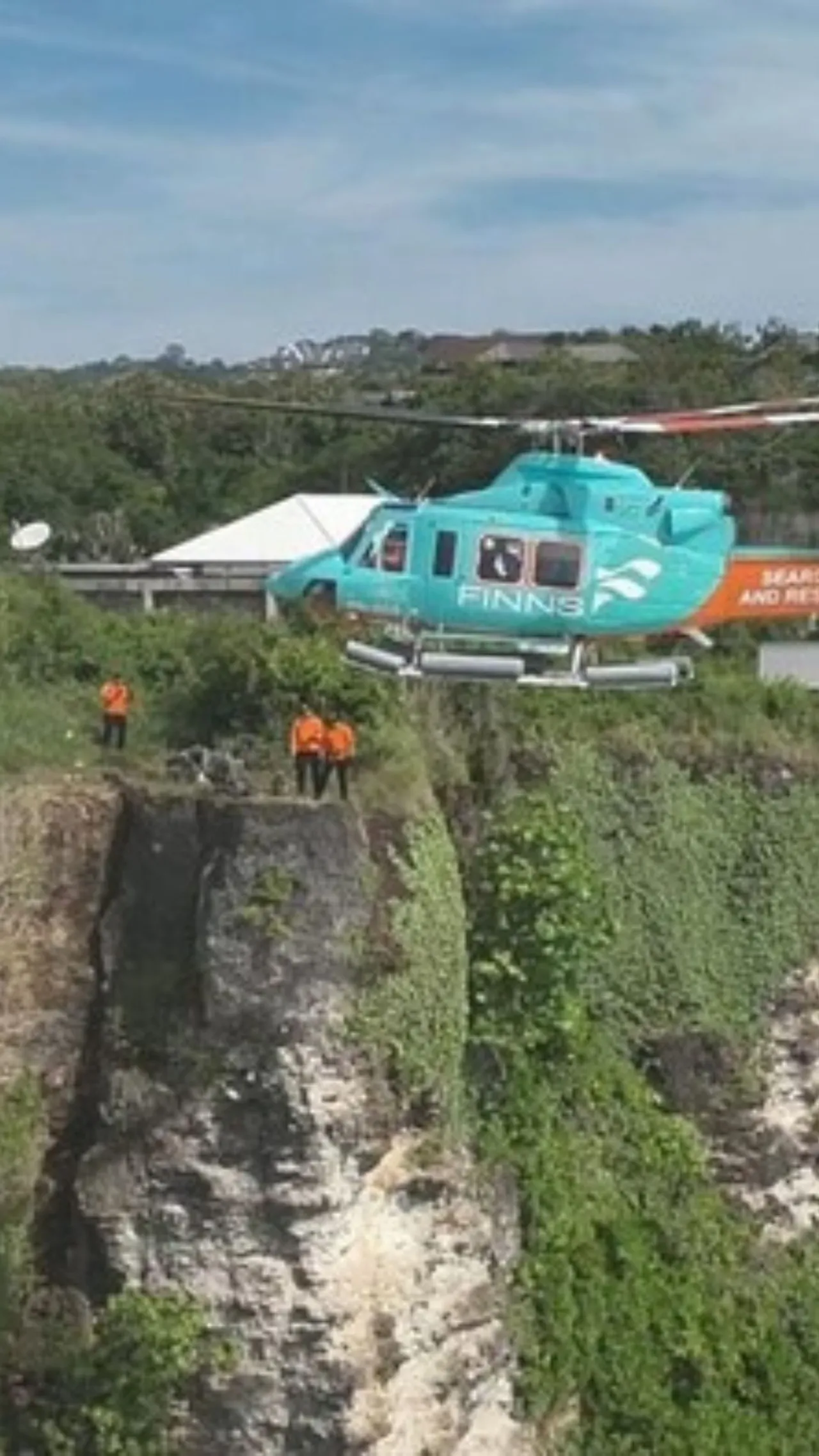 Evakuasi dua WNA di Tebing Uluwatu terkendala medan curam