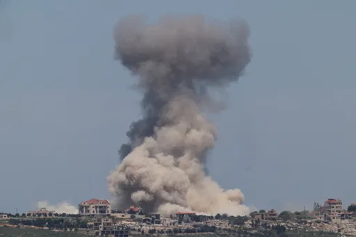 رغم الهدنة.. قتلى وجرحى جراء هجمات إسرائيلية وحزب الله يرد باستهداف مدرعة جنوبي لبنان