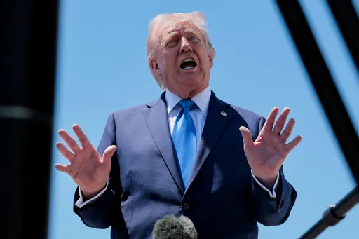 ټرمپ پاکستان ته د خپل استازو سفر لغوه کړ