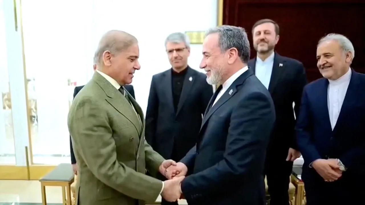 دیدار وزیر امور خارجه ایران با نخست‌وزیر پاکستان در اسلام‌آباد