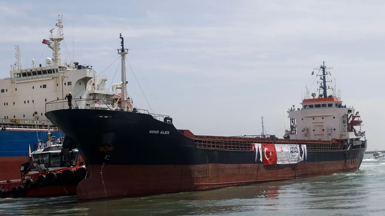 بدرقه هشتمین کشتی کمک‌های بشردوستانه ترکیه به لبنان از مرسین