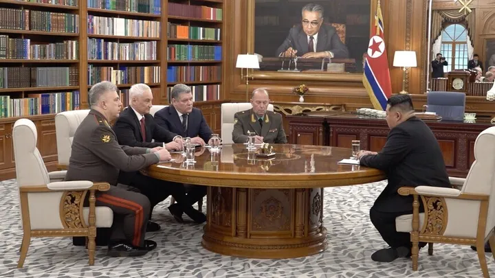 Ministri rus i Mbrojtjes dhe lideri i Koresë së Veriut takohen në Phenian