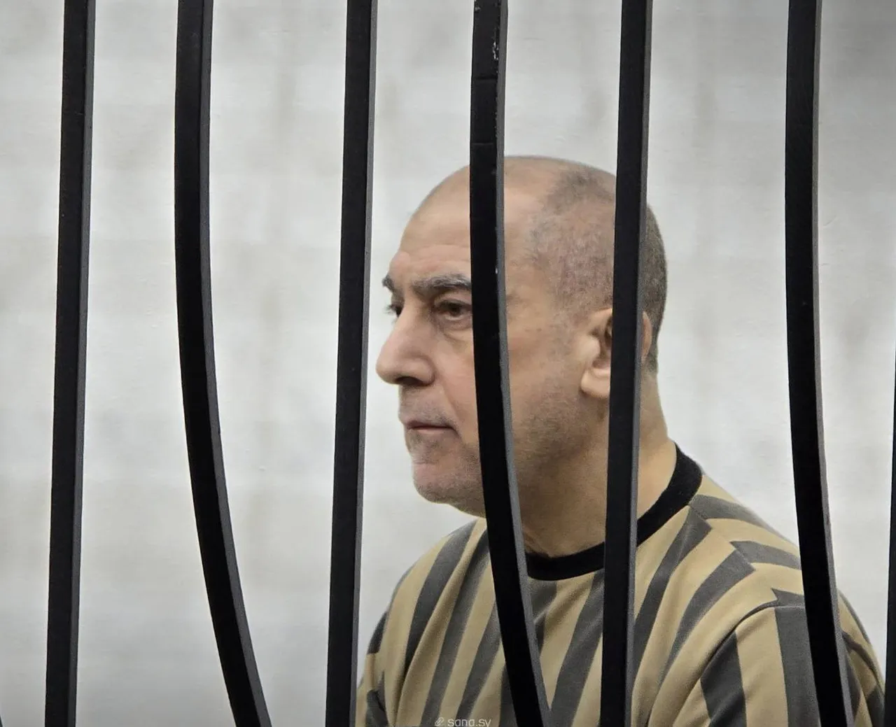 عاطف نجيب يمثل أمام القضاء بدمشق في أولى محاكمات رموز النظام البائد