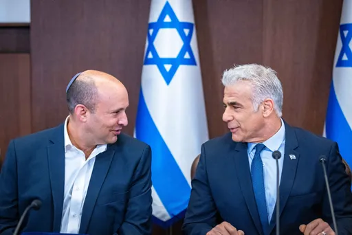 מהלך פוליטי חדש בישראל: בנט ולפיד מציגים איחוד לקראת הבחירות