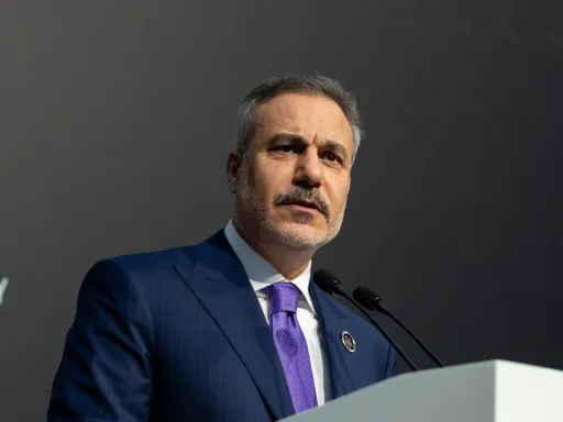 MNE turco discute negociações EUA-Irão em chamadas com homólogos do Irão e Paquistão